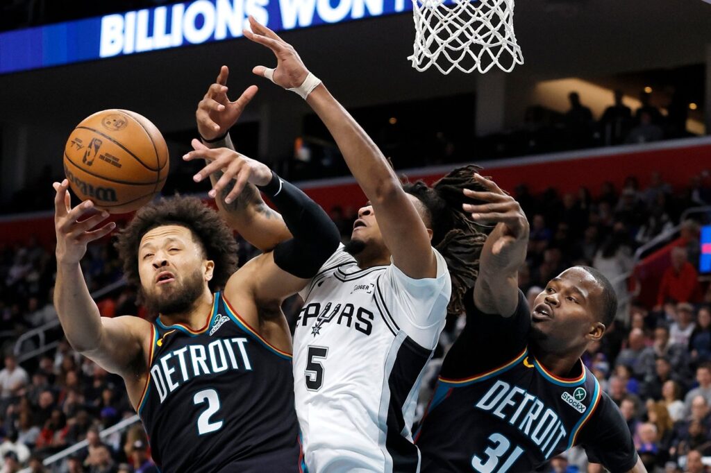 Spurs Pistons Basketball